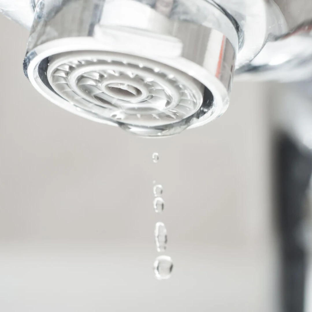 Save water in the bathroom-image